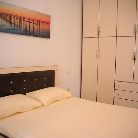 Pleasant Apartment With Free Dedicated Parking In Komuna E Parisit Tirana Exteriör bild