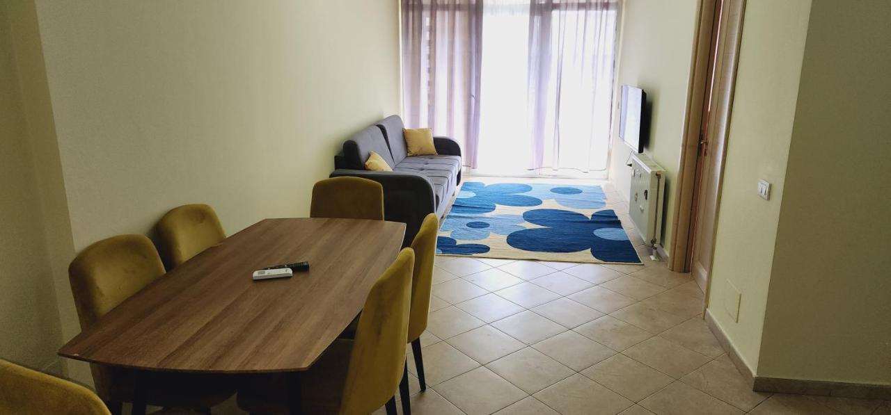 Pleasant Apartment With Free Dedicated Parking In Komuna E Parisit Tirana Exteriör bild