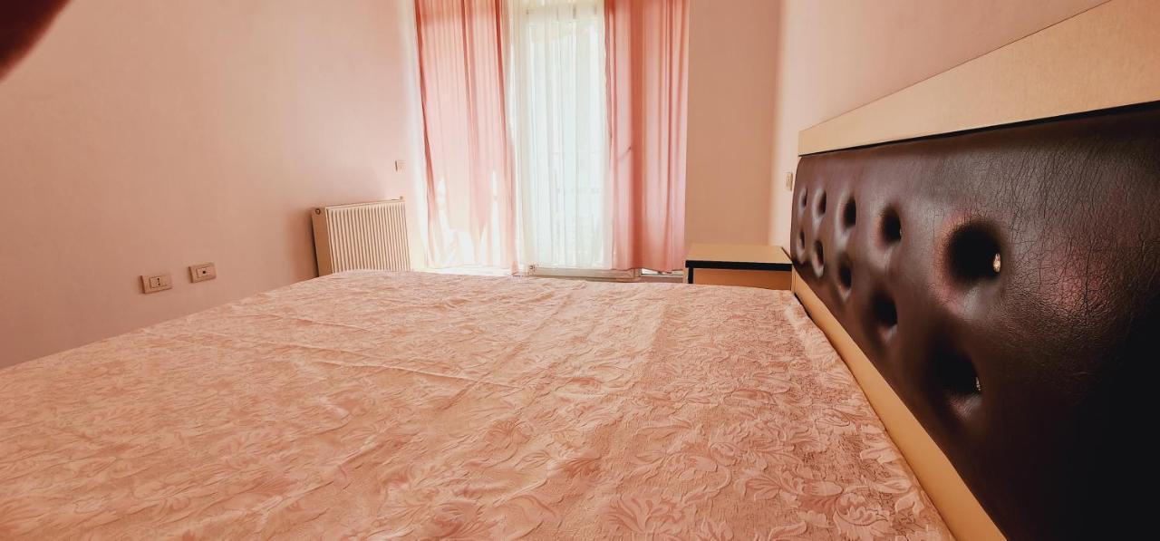 Pleasant Apartment With Free Dedicated Parking In Komuna E Parisit Tirana Exteriör bild