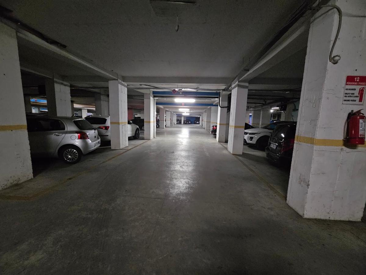 Pleasant Apartment With Free Dedicated Parking In Komuna E Parisit Tirana Exteriör bild