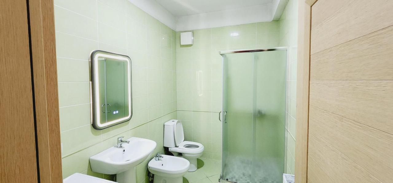 Pleasant Apartment With Free Dedicated Parking In Komuna E Parisit Tirana Exteriör bild