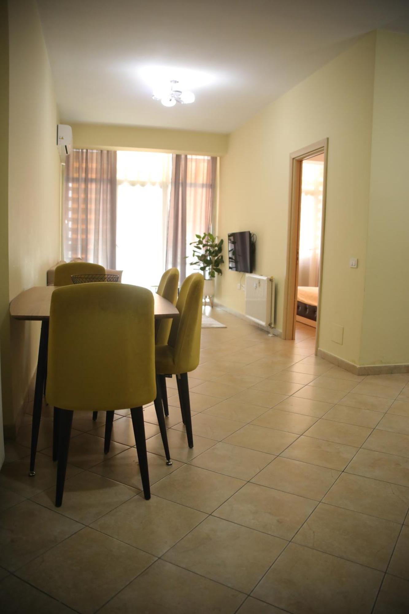 Pleasant Apartment With Free Dedicated Parking In Komuna E Parisit Tirana Exteriör bild