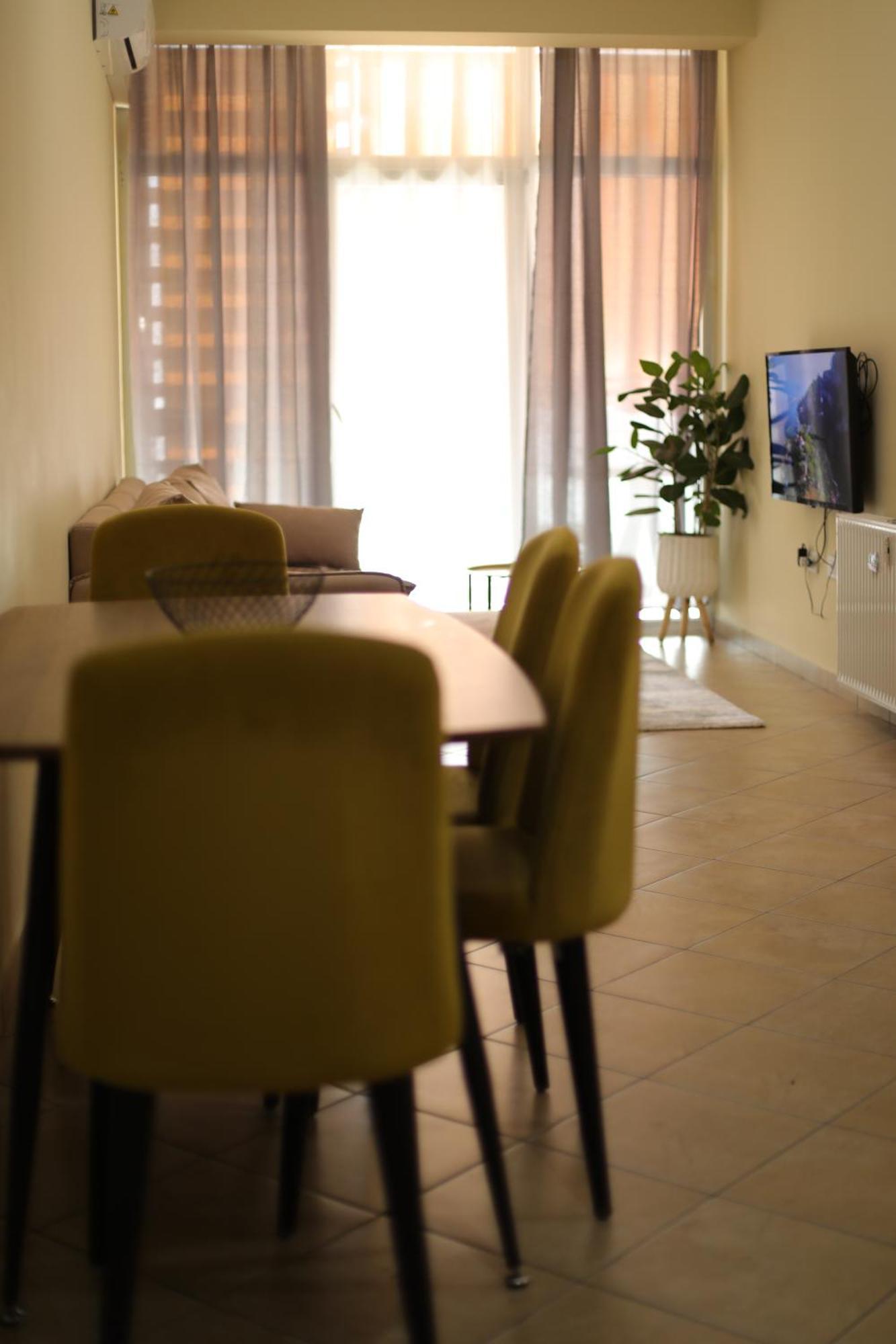 Pleasant Apartment With Free Dedicated Parking In Komuna E Parisit Tirana Exteriör bild