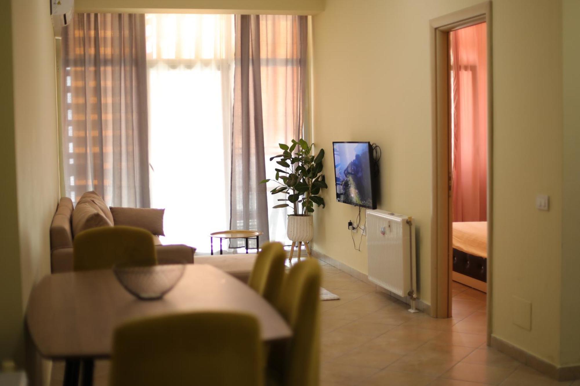 Pleasant Apartment With Free Dedicated Parking In Komuna E Parisit Tirana Exteriör bild