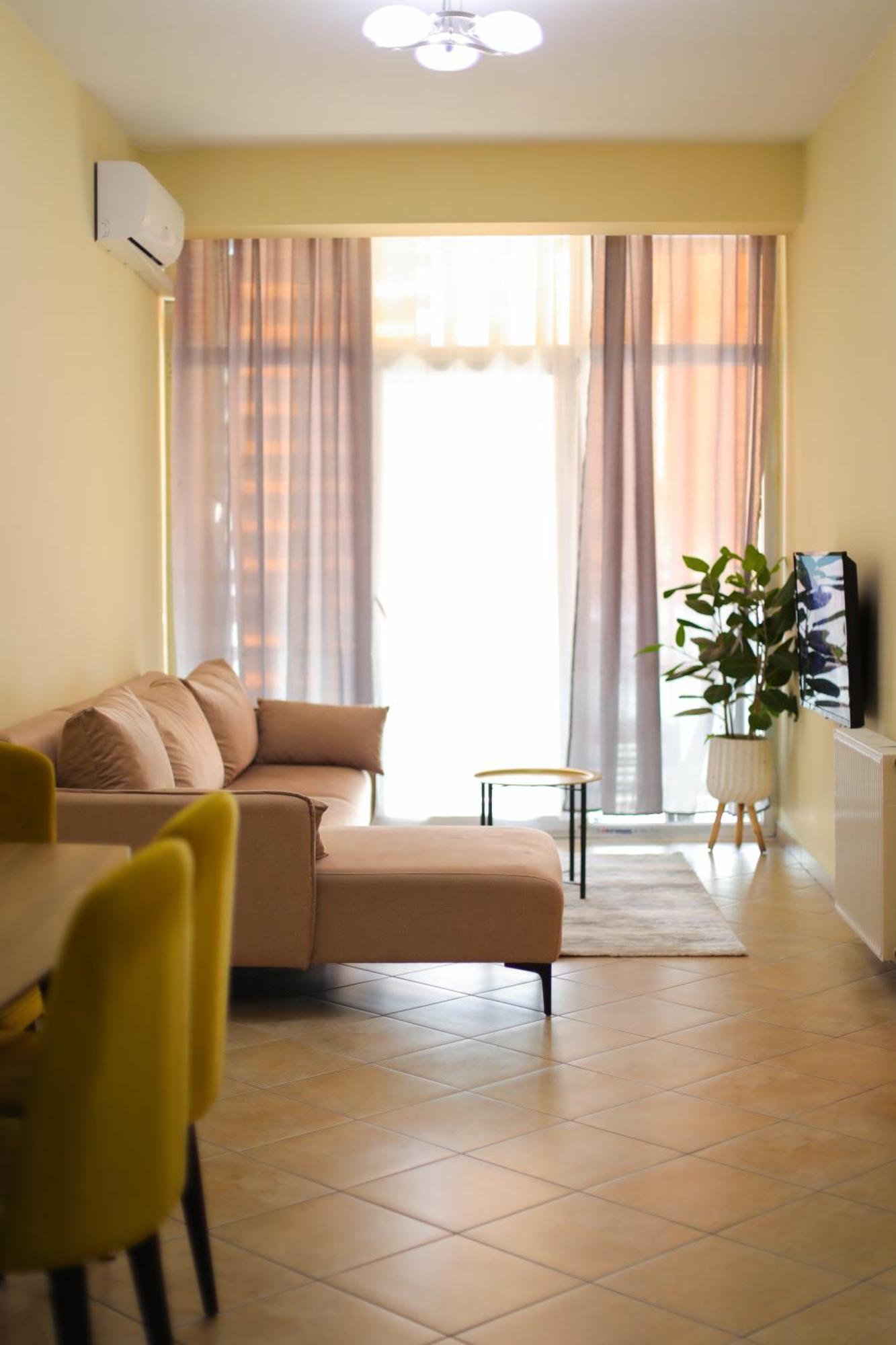 Pleasant Apartment With Free Dedicated Parking In Komuna E Parisit Tirana Exteriör bild