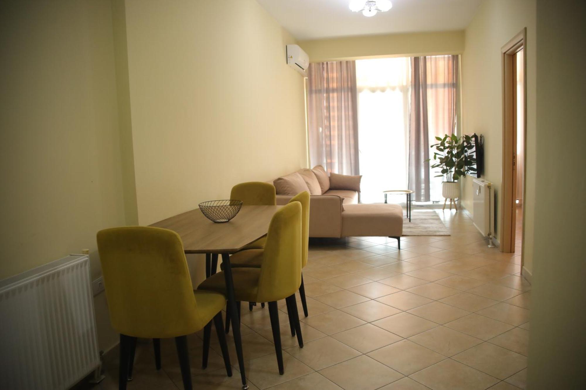 Pleasant Apartment With Free Dedicated Parking In Komuna E Parisit Tirana Exteriör bild