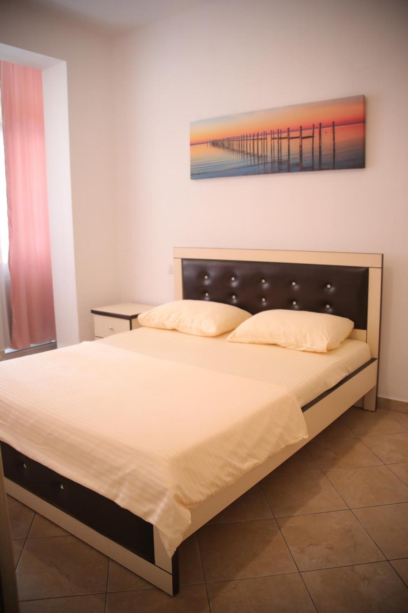 Pleasant Apartment With Free Dedicated Parking In Komuna E Parisit Tirana Exteriör bild