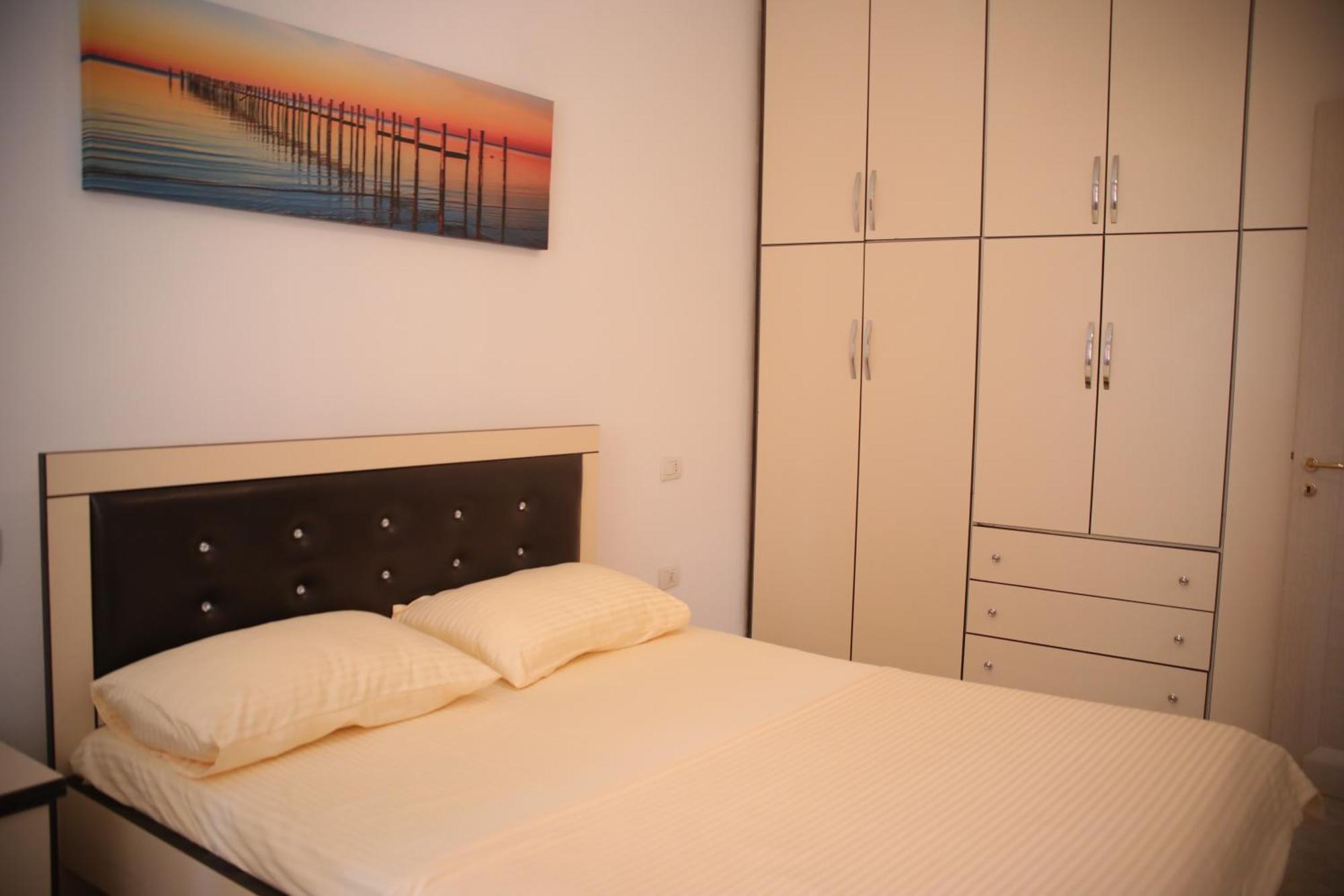 Pleasant Apartment With Free Dedicated Parking In Komuna E Parisit Tirana Exteriör bild