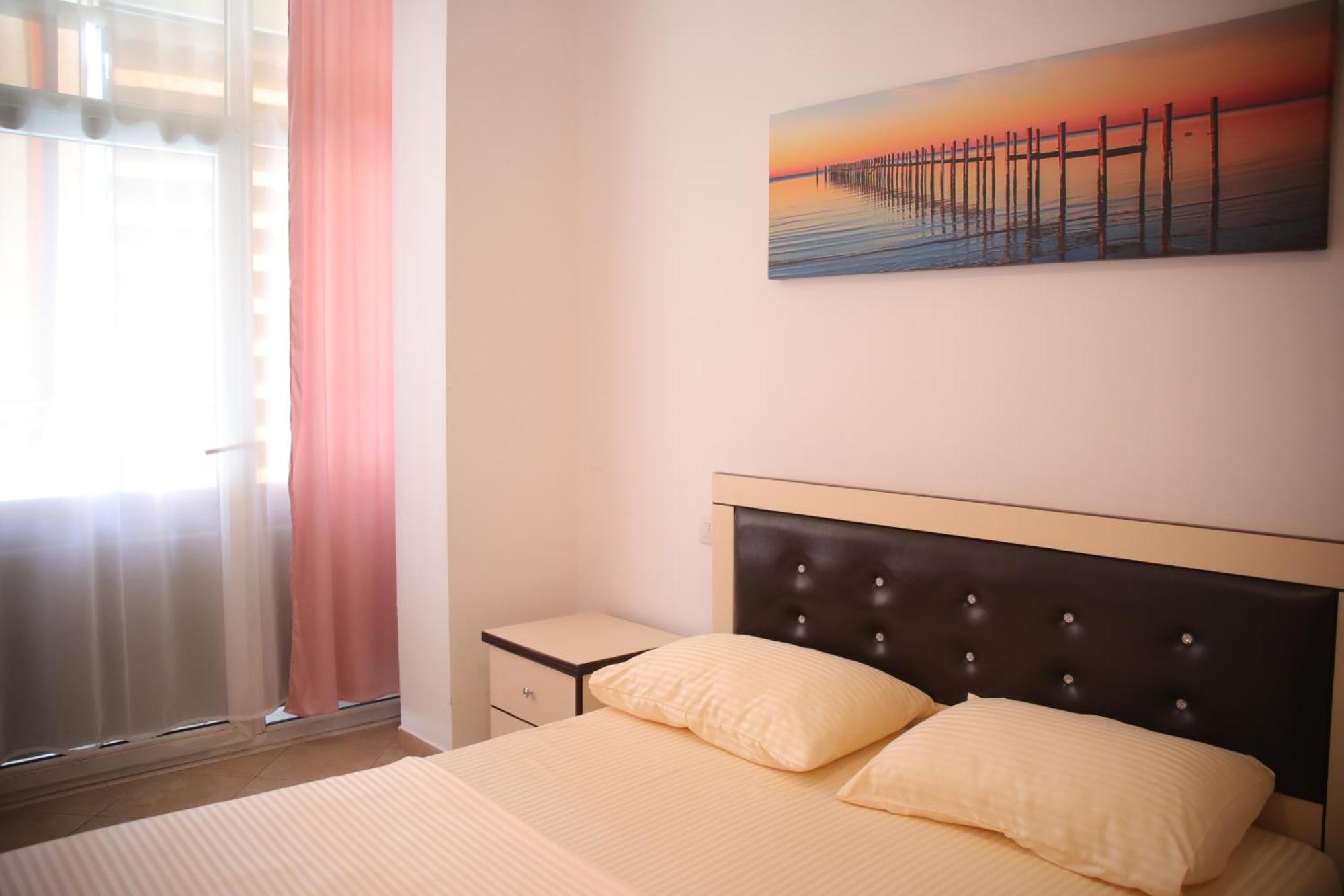 Pleasant Apartment With Free Dedicated Parking In Komuna E Parisit Tirana Exteriör bild